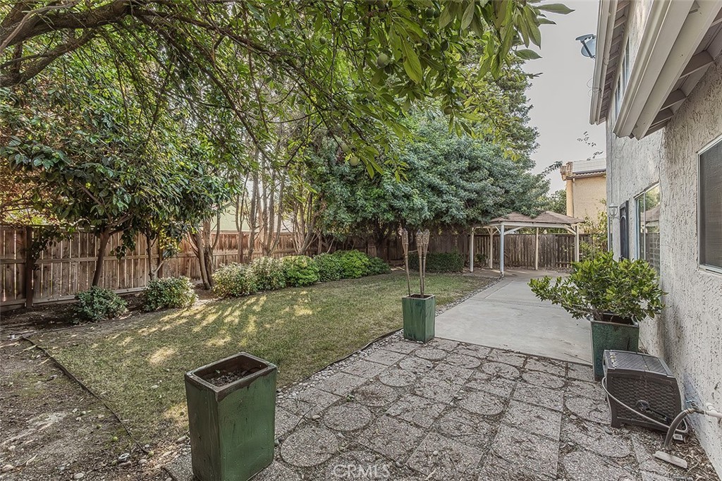 https://media.crmls.org/medias/b3b0f537-394e-4c92-a991-dffcdf6a1db9.jpg?preset=X-Large