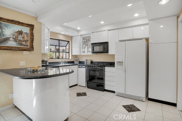 5644 Etiwanda Avenue, Tarzana CA: https://media.crmls.org/medias/b3b1b433-98a2-4c0c-a5ca-116f251563df.jpg
