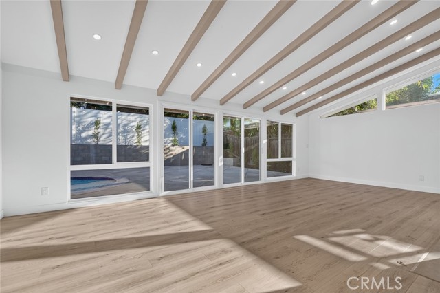 16445 Kingsbury photo 14