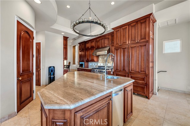 Detail Gallery Image 14 of 70 For 22166 W San Joaquin Dr, Canyon Lake,  CA 92587 - 5 Beds | 4/1 Baths