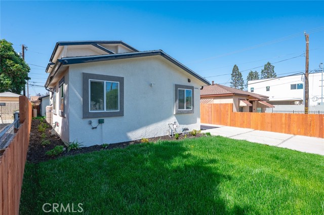 939 E 97th Street, Los Angeles CA: https://media.crmls.org/medias/b3b50eeb-bf5d-4594-8e1c-ea6d894b85d5.jpg