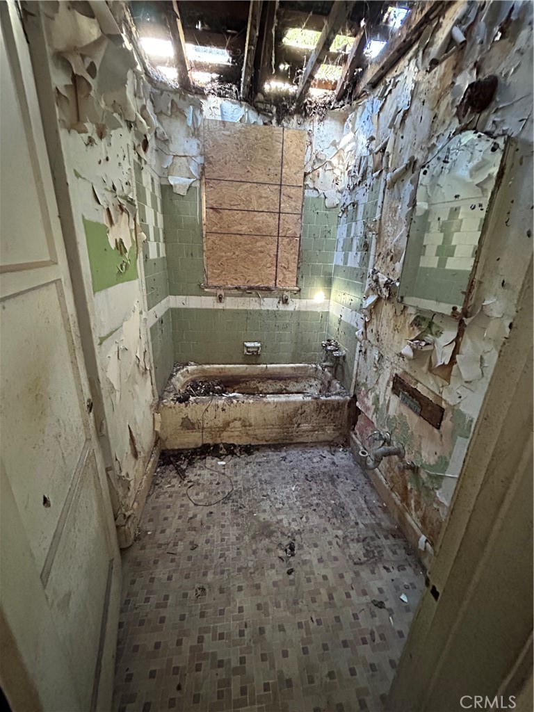 https://media.crmls.org/medias/b3b65737-b182-4da4-9d86-8ba5c271fc0d.jpg?preset=X-Large