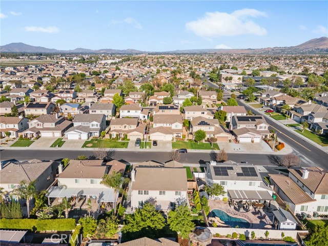 6347 Lyndsey Street, Eastvale CA: https://media.crmls.org/medias/b3b680bf-f438-4dc8-be0c-eb055f738bf9.jpg