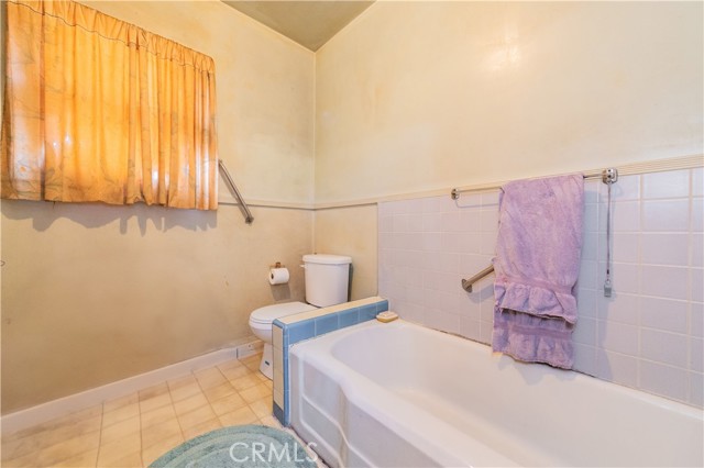500 N Madison Avenue, Los Angeles CA: https://media.crmls.org/medias/b3b6ec60-03c8-4246-a653-b214ddc6a43c.jpg