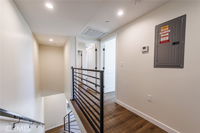 Detail Gallery Image 21 of 27 For 1859 Crenshaw Bld #1/2,  Los Angeles,  CA 90019 - 4 Beds | 3 Baths