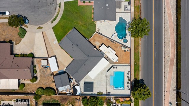 8710 Larkin Court, Riverside CA: https://media.crmls.org/medias/b3b78c2f-219f-4d5e-b988-9c3fea90dfd3.jpg