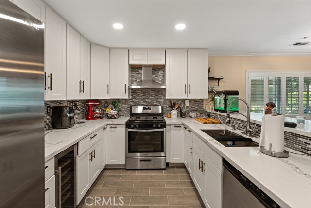 Detail Gallery Image 14 of 38 For 25840 Iris Ave #B,  Moreno Valley,  CA 92551 - 2 Beds | 2/1 Baths
