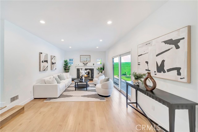 20742 Lull Street, Winnetka CA: https://media.crmls.org/medias/b3b7b95f-1935-4e61-ab28-27fafb635918.jpg