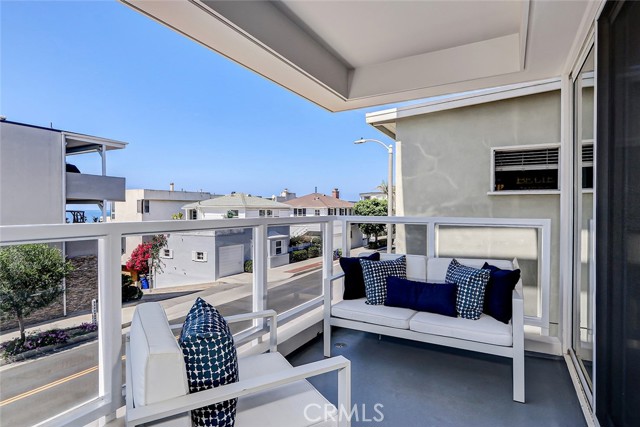 3302 Manhattan Avenue, Manhattan Beach, California 90266, 2 Bedrooms Bedrooms, ,2 BathroomsBathrooms,Residential,Sold,Manhattan,SB23167396