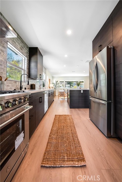 Detail Gallery Image 35 of 36 For 22919 Leonora Dr, Woodland Hills,  CA 91367 - 4 Beds | 2 Baths