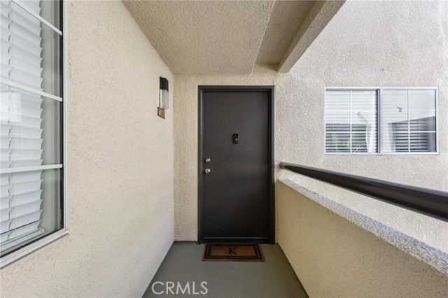 Detail Gallery Image 3 of 34 For 21500 Burbank Bld #213,  Woodland Hills,  CA 91367 - 2 Beds | 2 Baths