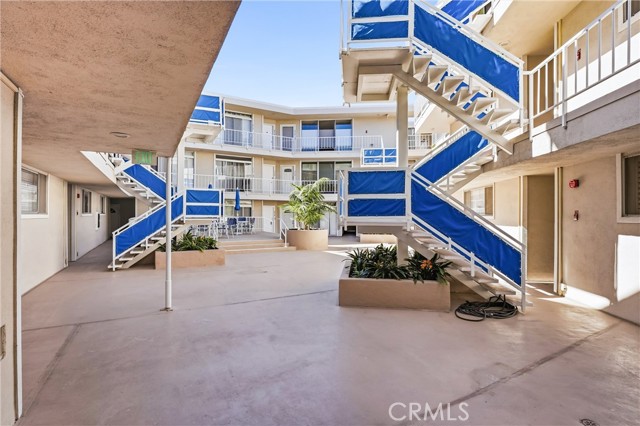 Detail Gallery Image 6 of 70 For 383 Bay Shore #203,  Long Beach,  CA 90803 - 2 Beds | 2 Baths