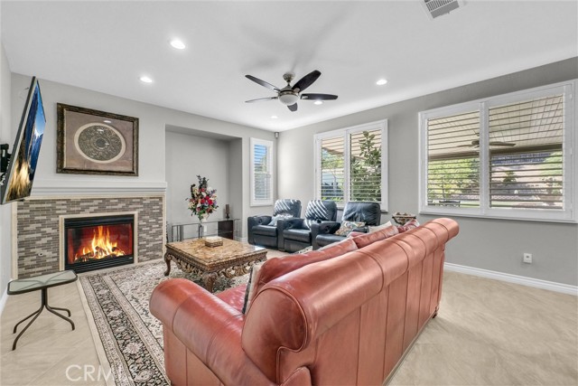 Detail Gallery Image 10 of 33 For 19394 Rocky Summit Dr, Perris,  CA 92570 - 5 Beds | 2/1 Baths