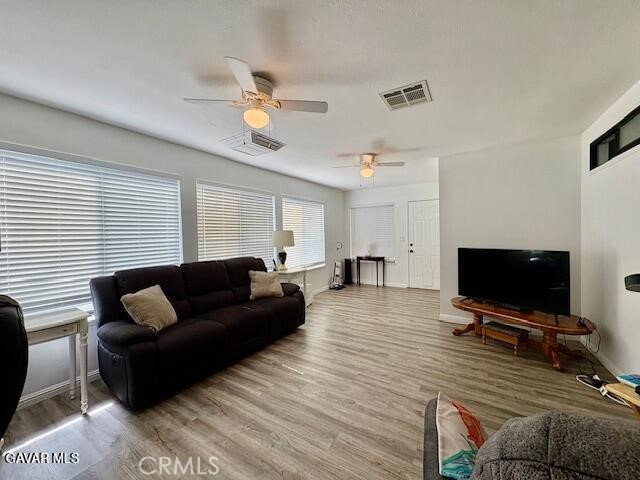 Detail Gallery Image 21 of 37 For 4252 E Avenue Q11, Palmdale,  CA 93552 - 3 Beds | 3 Baths