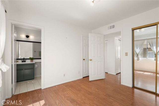 Detail Gallery Image 14 of 27 For 305 E Valencia Ave #E,  Burbank,  CA 91502 - 2 Beds | 2/1 Baths