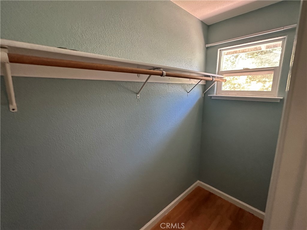 https://media.crmls.org/medias/b3bdf96a-0d4d-4f9c-96b1-25d5fb08a8f1.jpg?preset=X-Large