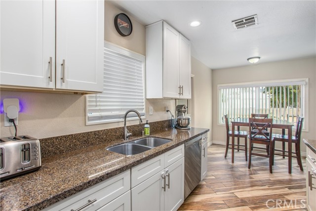 Detail Gallery Image 13 of 29 For 2215 Northbend St, Riverside,  CA 92501 - 3 Beds | 1 Baths
