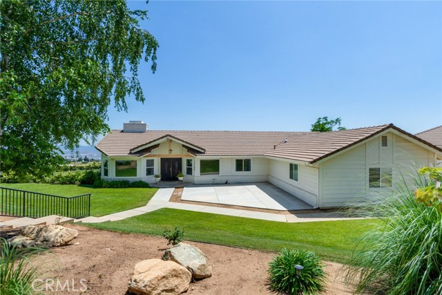 13288 Oak Crest Drive, Yucaipa CA: https://media.crmls.org/medias/b3be4f45-e9aa-4028-ab30-8e6fa3e3ebae.jpg
