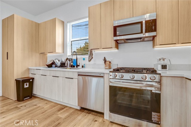 Detail Gallery Image 9 of 17 For 6904 Corbin Ave, Reseda,  CA 91335 - 2 Beds | 2 Baths