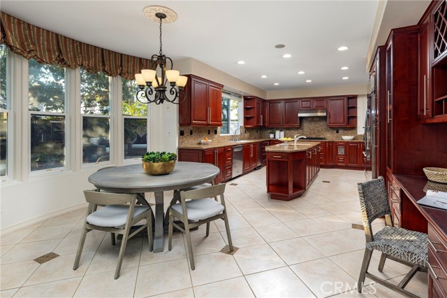 Detail Gallery Image 6 of 45 For 6471 Frampton Cir, Huntington Beach,  CA 92648 - 5 Beds | 4/1 Baths