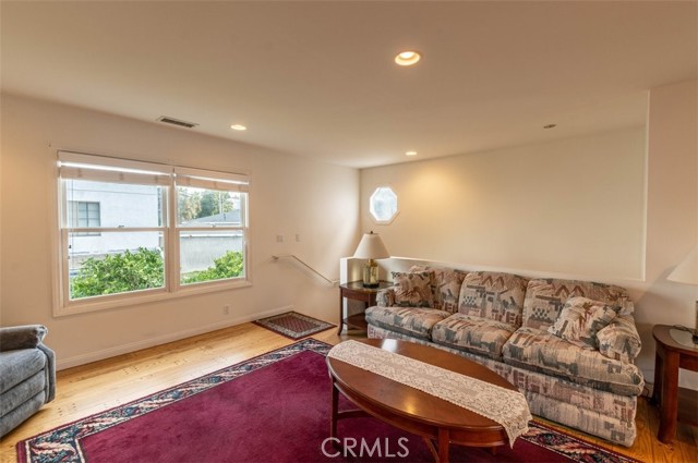 931 5th Street, Hermosa Beach, California 90254, 6 Bedrooms Bedrooms, ,2 BathroomsBathrooms,Residential,Sold,5th,SB22187324