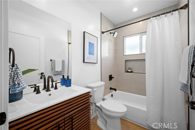 Detail Gallery Image 16 of 25 For 1317 N California St, Burbank,  CA 91505 - 3 Beds | 3 Baths