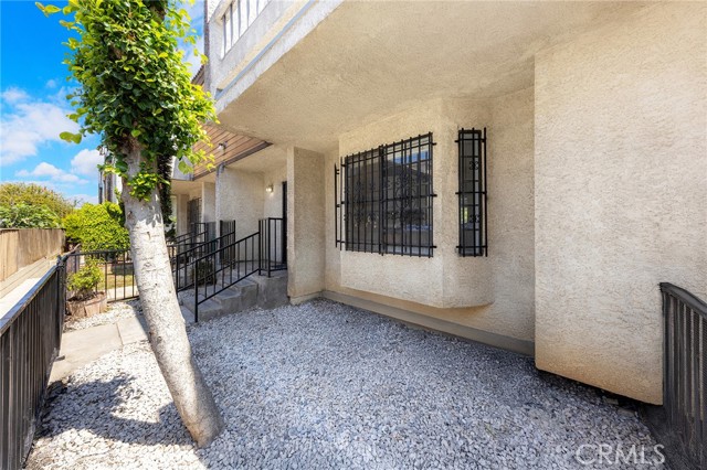 321 N Lincoln Avenue, Monterey Park CA: https://media.crmls.org/medias/b3c02b1b-60ff-429e-8107-5aaa4df881de.jpg