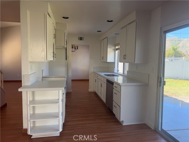 Detail Gallery Image 8 of 41 For 9923 Whitewater, Moreno Valley,  CA 92557 - 3 Beds | 2/1 Baths