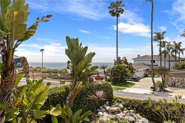 27492 Via Valor, Dana Point CA: https://media.crmls.org/medias/b3c127d8-da34-4480-89e7-1918d05a13e0.jpg