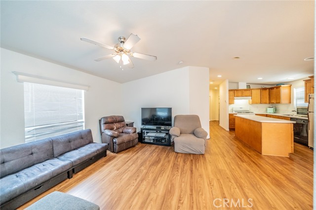 Detail Gallery Image 8 of 37 For 22111 Newport Ave #5,  Grand Terrace,  CA 92313 - 3 Beds | 2 Baths