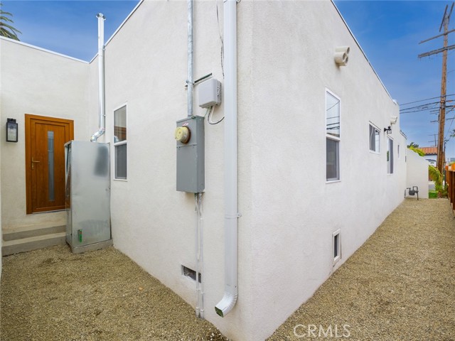 Detail Gallery Image 5 of 39 For 3816 W 30th St, Los Angeles,  CA 90016 - 3 Beds | 2 Baths