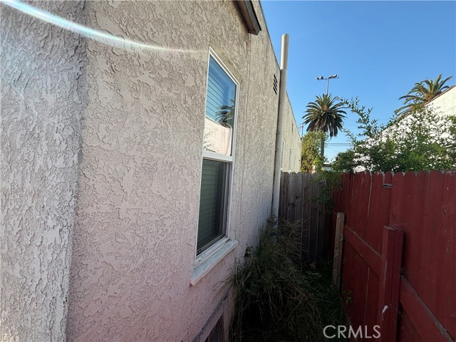 1626 W 60th Place, Los Angeles CA: https://media.crmls.org/medias/b3c35e12-acd4-4569-9827-bbde50ad953b.jpg