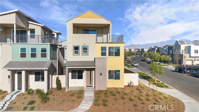 Detail Gallery Image 3 of 34 For 187 Yugen, Irvine,  CA 92618 - 4 Beds | 3/1 Baths