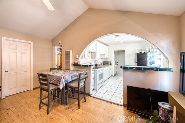4430 W 166th Street, Lawndale CA: https://media.crmls.org/medias/b3c47511-bd83-4528-9a9c-f04f0b332ce1.jpg