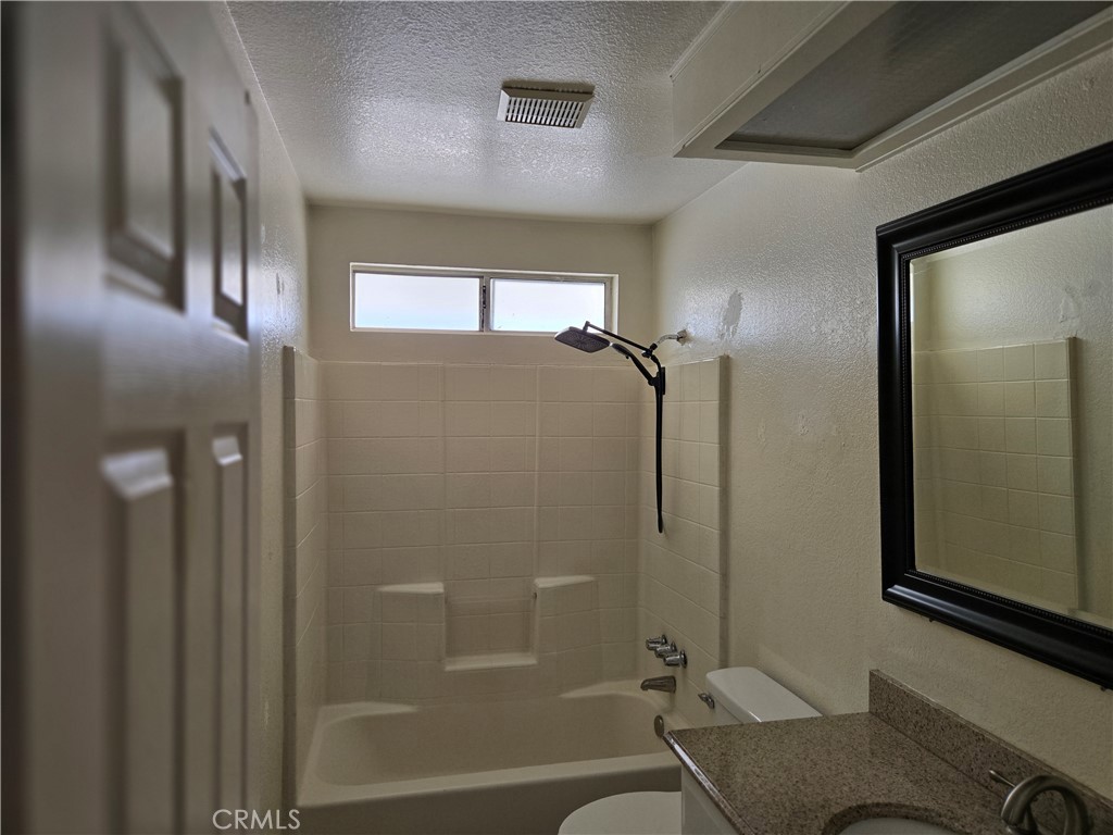 https://media.crmls.org/medias/b3c4998e-15da-40ff-bad1-d9a3dea6eb30.jpg?preset=X-Large