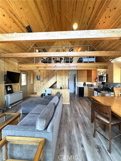 Detail Gallery Image 21 of 44 For 38532 N Shore Dr, Fawnskin,  CA 92333 - 3 Beds | 2/1 Baths