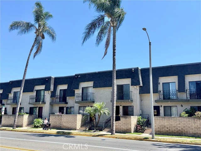 2225 N Broadway, Santa Ana CA: https://media.crmls.org/medias/b3c50bfc-1210-4108-9d02-6cdb9c230cea.jpg