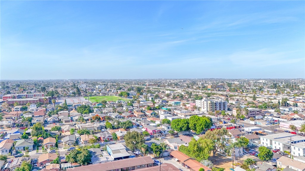 https://media.crmls.org/medias/b3c56934-18ff-4614-b1ce-86c961101881.jpg?preset=X-Large