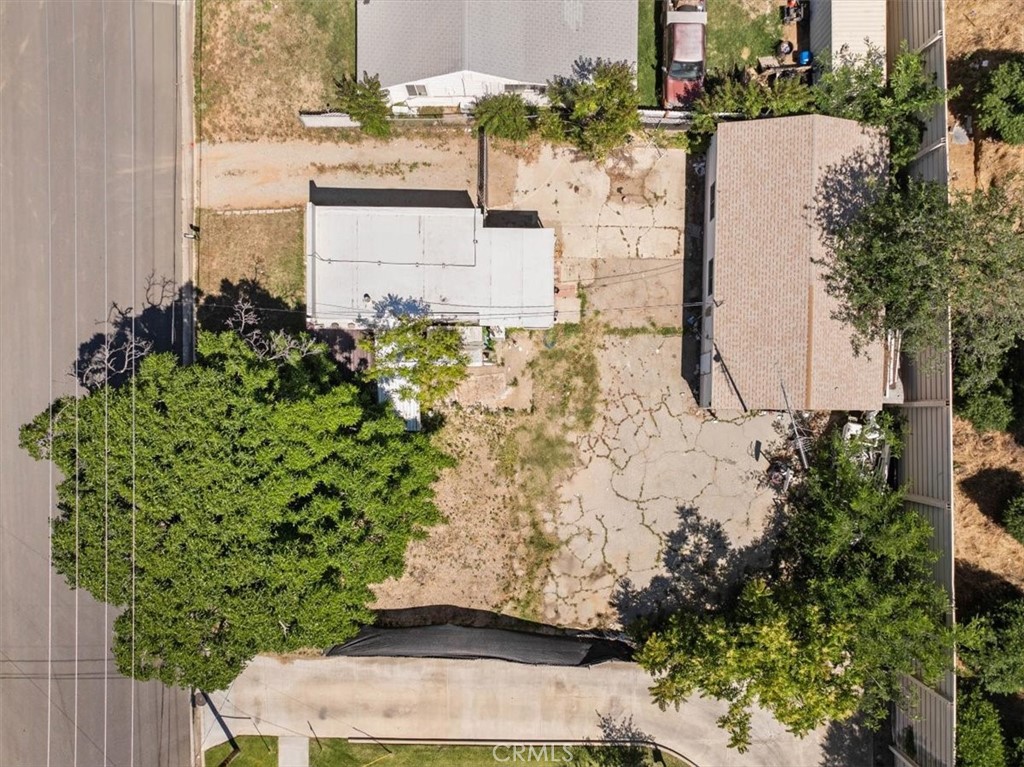 https://media.crmls.org/medias/b3c5917b-de0c-4f46-a5c0-018af20d1688.jpg?preset=X-Large