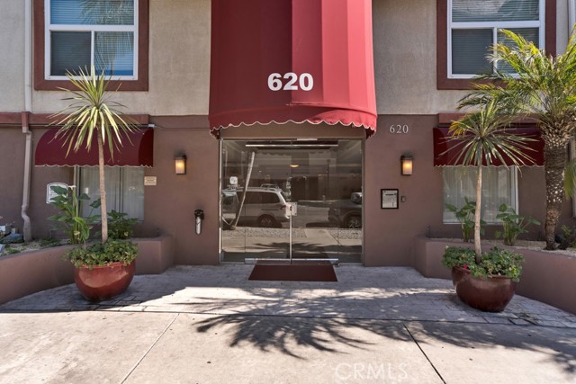 Detail Gallery Image 2 of 27 For 620 S Gramercy #338,  Los Angeles,  CA 90005 - 2 Beds | 2 Baths