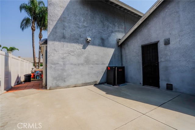 574 E Skylark Drive, Ontario CA: https://media.crmls.org/medias/b3c5e938-3fe5-47e6-ad5d-9ac678f081f6.jpg