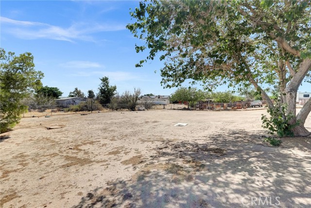 12677 Stage Coach Drive, Victorville CA: https://media.crmls.org/medias/b3c5ed51-eeff-4bbc-9953-4f5ff4f32f68.jpg