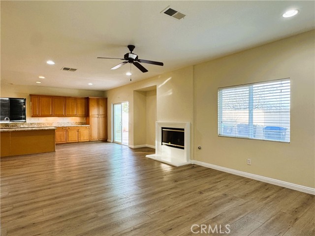 Detail Gallery Image 5 of 22 For 27524 Autumn Cir, Moreno Valley,  CA 92555 - 4 Beds | 3 Baths