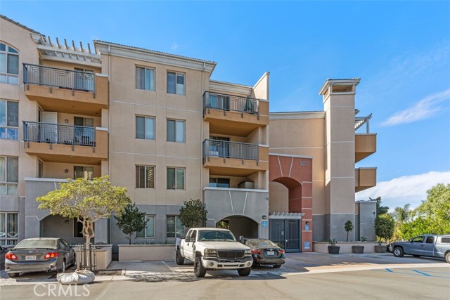 Detail Gallery Image 1 of 33 For 3877 Pell Pl #102,  San Diego,  CA 92130 - 2 Beds | 2 Baths