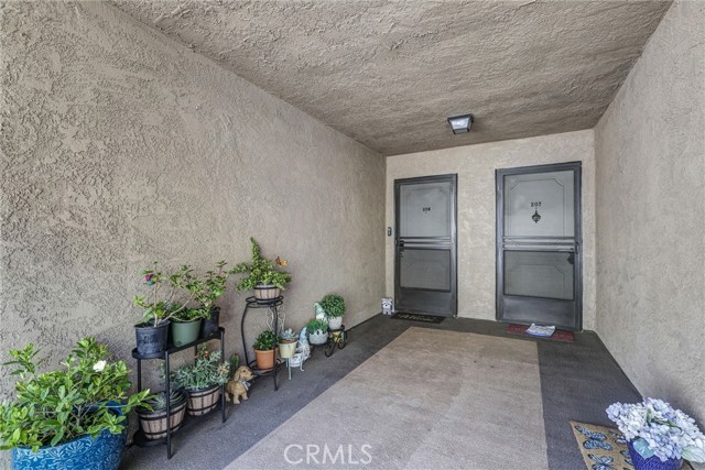 12400 Montecito Road, Seal Beach CA: https://media.crmls.org/medias/b3c75c81-62ff-4941-abcd-b945d563b71f.jpg