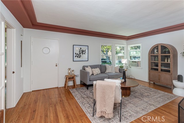 Detail Gallery Image 4 of 32 For 121 N Myers, Burbank,  CA 91506 - 4 Beds | 2 Baths