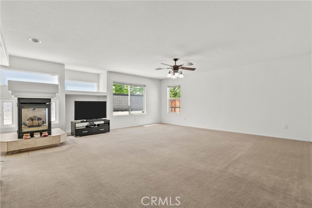 Detail Gallery Image 6 of 39 For 5564 Capri Ct, Palmdale,  CA 93552 - 6 Beds | 3 Baths