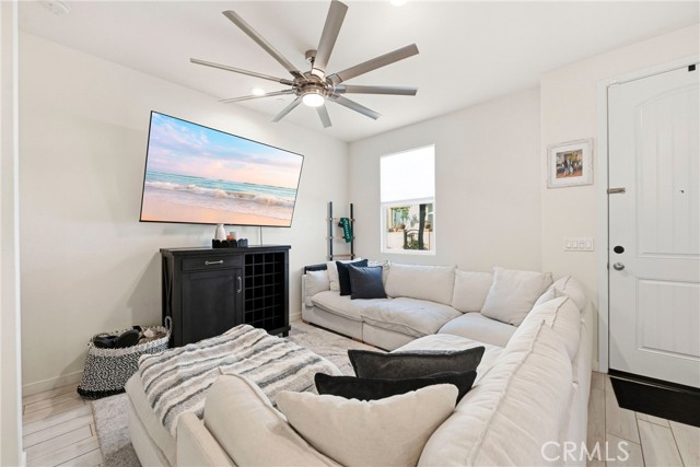 Detail Gallery Image 7 of 39 For 4156 Sitio Cielo, Oceanside,  CA 92057 - 3 Beds | 2/1 Baths