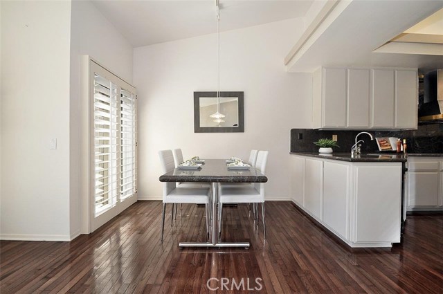 Casual Dining Area next to the Kitchen