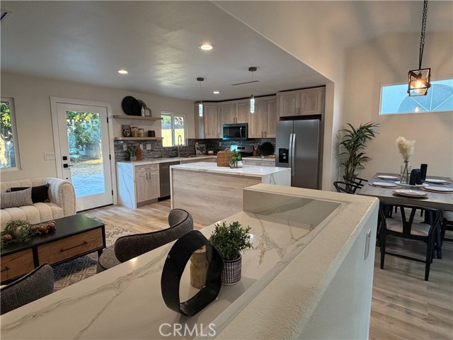 14958 Granada Avenue, Fontana CA: https://media.crmls.org/medias/b3c89e5e-3199-4cac-b0cb-0529eab471be.jpg